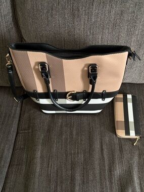 NWOT Tote Handbag with Matching Wallet